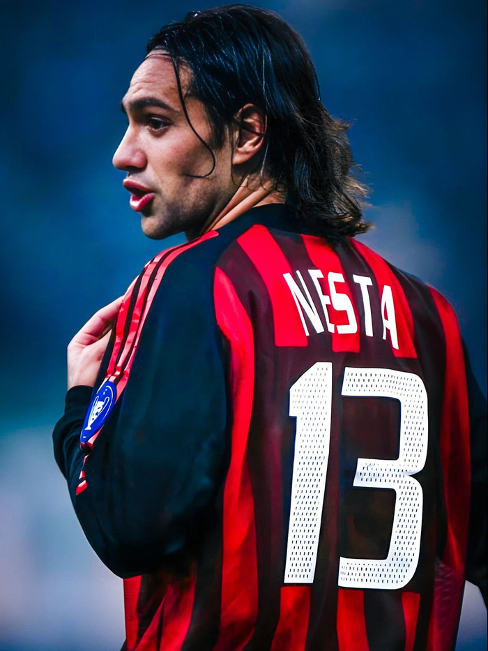 内斯塔米兰岁月：传奇后卫的辉煌与传承