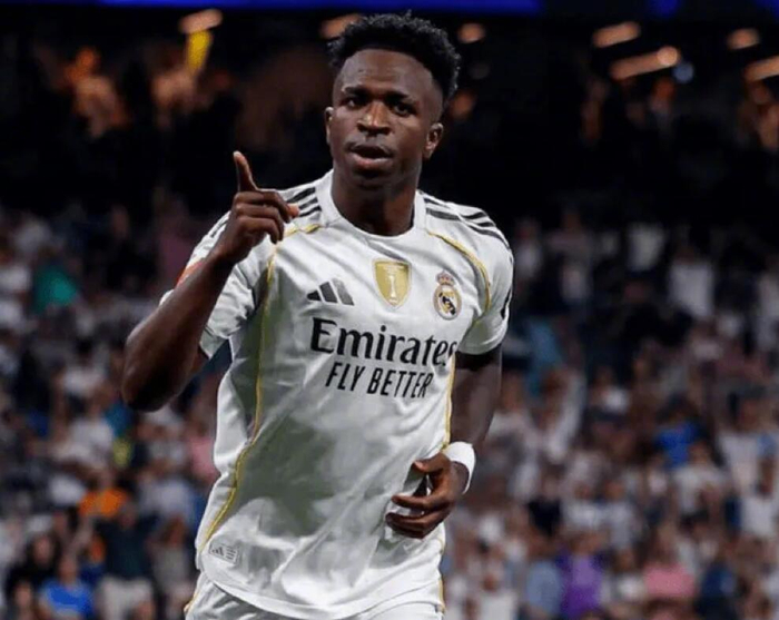 皇马主席弗洛伦蒂诺全力推动维尼修斯续约，希