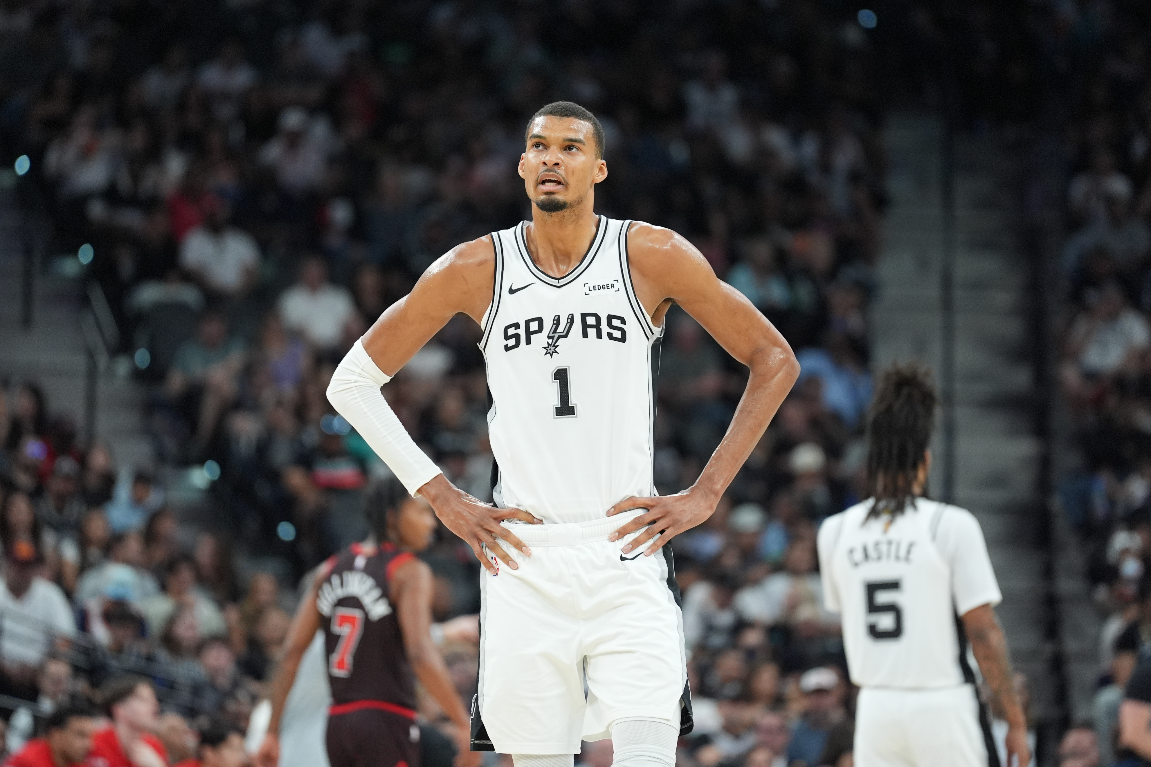 文班亚马MRI检查无大碍 将每日观察状态迎战后续